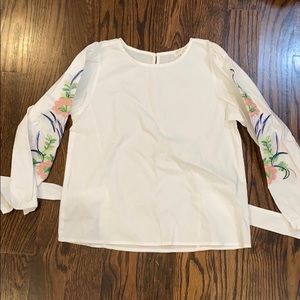 Girls White shirt with flowers on the sleeves